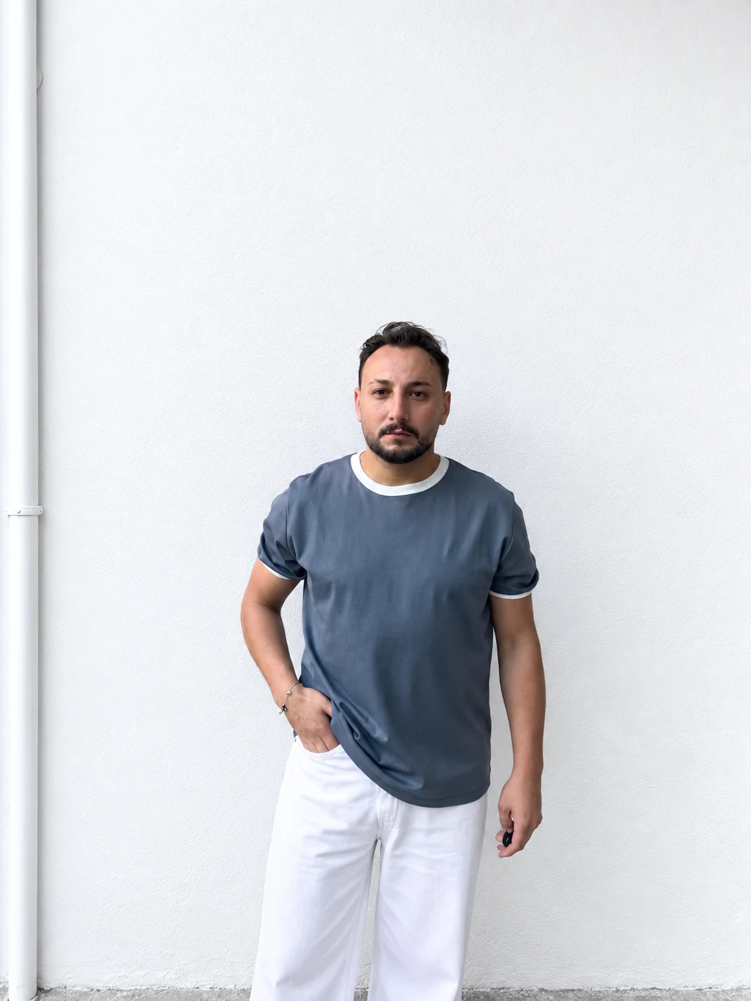 Ranger Stili: Gri Biyeli T-Shirt | Vibe